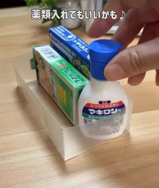 クリアファイルを半分に切って折ると？　完成したモノに「便利すぎ」「試したい」