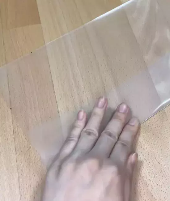 クリアファイルを半分に切って折ると？　完成したモノに「便利すぎ」「試したい」