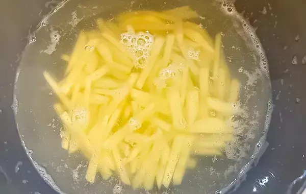 家族が「何これ」とひと言　鶏むね肉にまぶしたのは…「天才か」「食べた子供が大喜び」