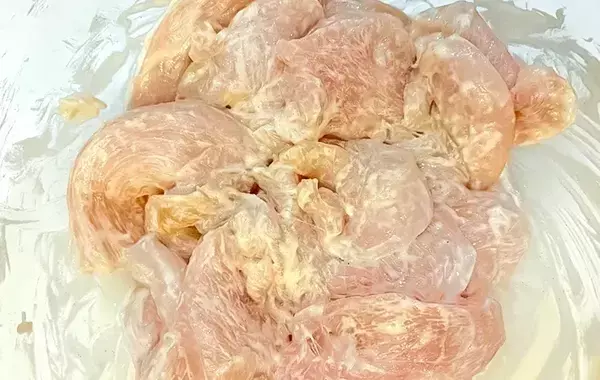 家族が「何これ」とひと言　鶏むね肉にまぶしたのは…「天才か」「食べた子供が大喜び」