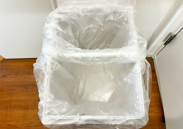 『短いつっぱり棒』が優秀すぎる！　ゴミ箱に使う活用アイディアに「もう手放せない！」