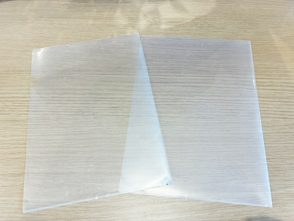 カバンの中でぐちゃぐちゃになるコード　不要なクリアファイルを活用すれば？「マジで感動！」