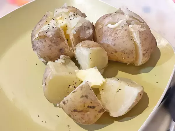 もう鍋でゆでるのやめた　ほくほくの『じゃがバター』に「こんな簡単に作れるなんて」