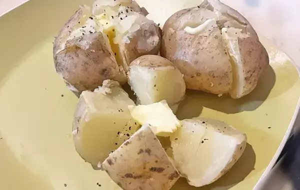 もう鍋でゆでるのやめた　ほくほくの『じゃがバター』に「こんな簡単に作れるなんて」