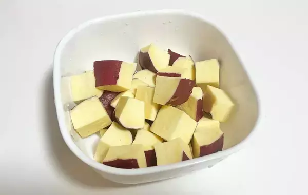 「おいしすぎて、次は倍量で作る！」　角切りにしたサツマイモと炒めたのは…？