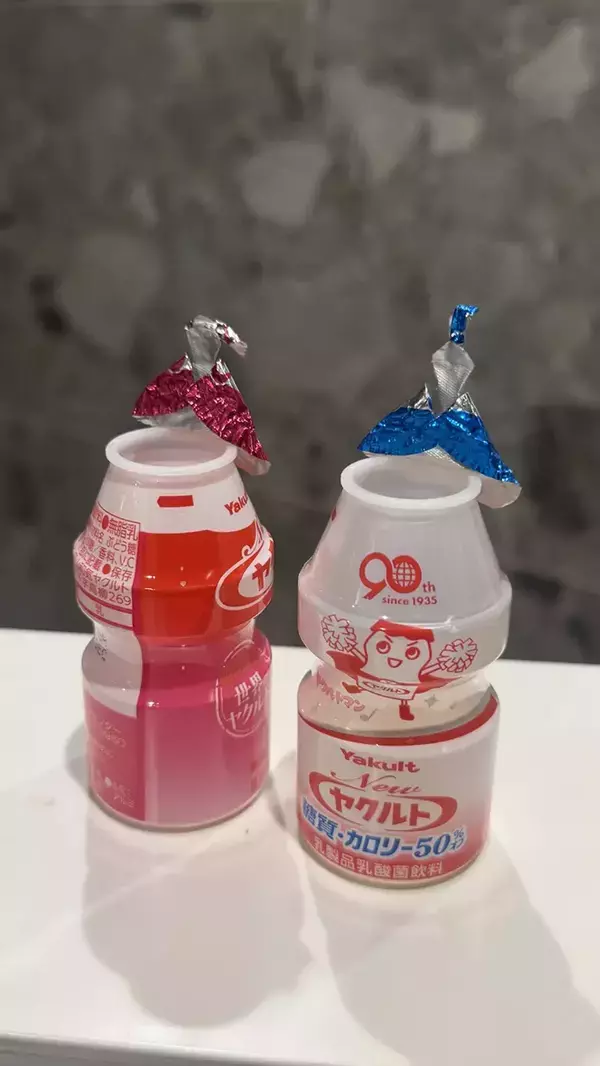 ヤクルトの蓋がまさかの変身！　生まれたのは…「発想が素晴らしい」「センス抜群！」