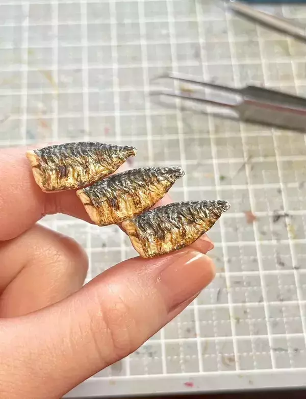 指先にのっていたのは『つけ爪』ではなく…　「無意識に匂いかぐかも」「猫が寄ってきそう」