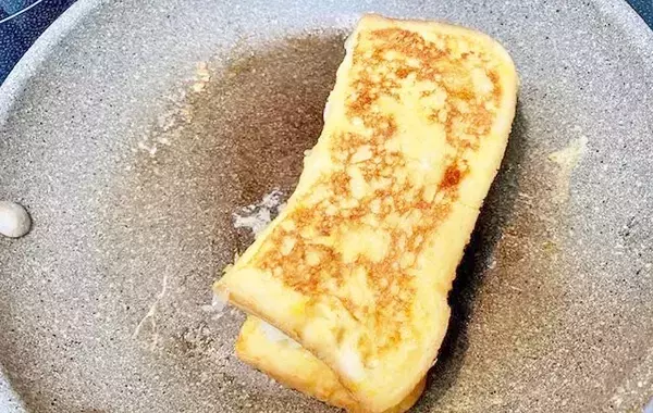 家にあるものを挟むだけ！　フレンチトーストの具材に「大満足！」「家族に好評」