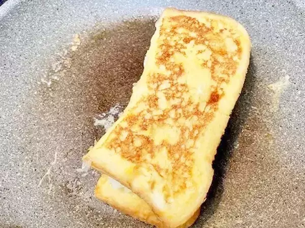 家にあるものを挟むだけ！　フレンチトーストの具材に「大満足！」「家族に好評」