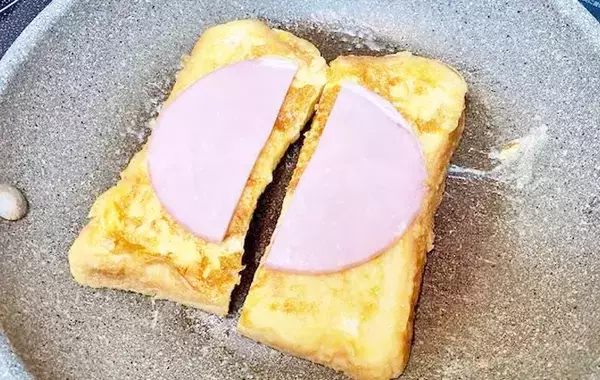 家にあるものを挟むだけ！　フレンチトーストの具材に「大満足！」「家族に好評」