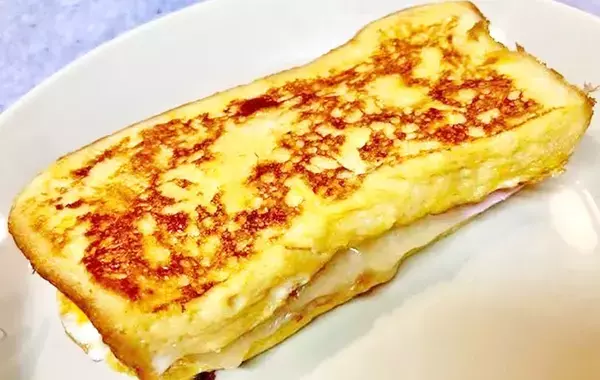 家にあるものを挟むだけ！　フレンチトーストの具材に「大満足！」「家族に好評」