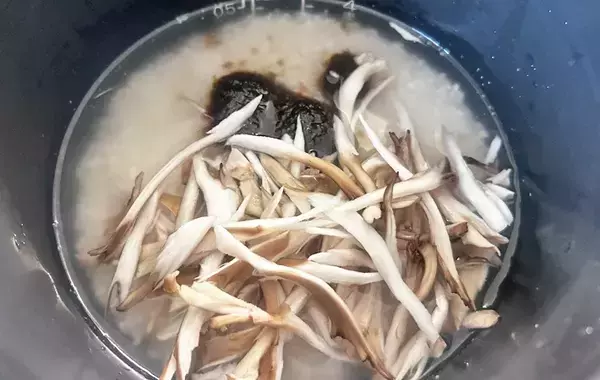 炊飯器にドボン！米と一緒に入れたのは…　「これだけで味が決まる」「シンプルなのにうまい」