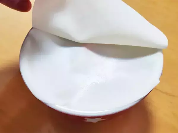 余ったシチューに餃子の皮を被せて…　あっという間に完成する一品に、食べた夫が絶賛