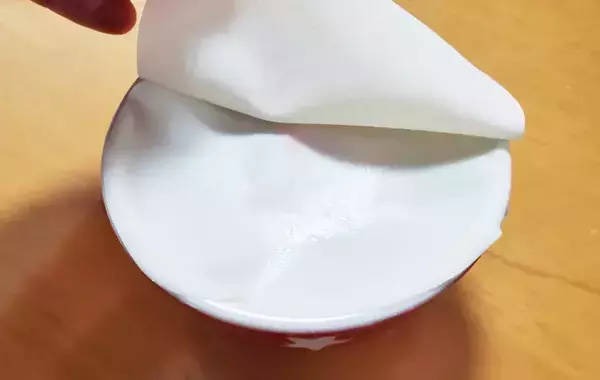 余ったシチューに餃子の皮を被せて…　あっという間に完成する一品に、食べた夫が絶賛