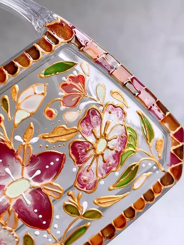 100均のケースに、花を描くと？　完成写真に「高級感がすごい」「ものすごいお宝に見える」