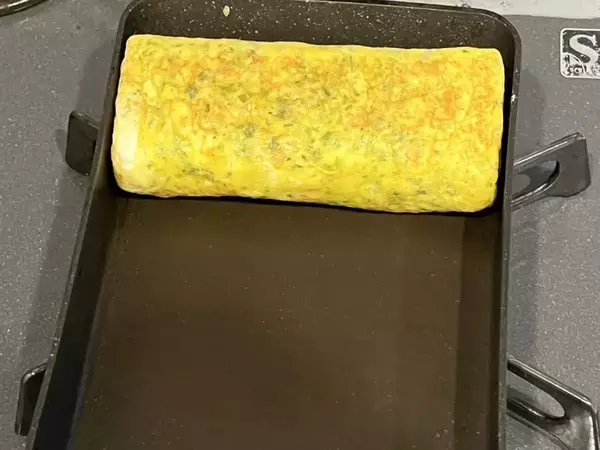 『ちょっと新しい玉子焼き』が完成！　卵液に混ぜたのは、細かくカットした…