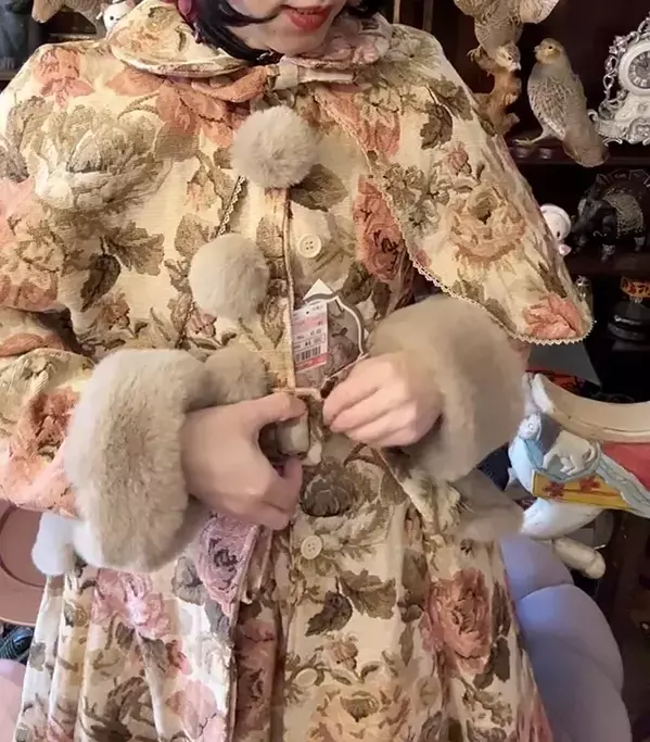 しまむらで購入した服　着たら『貴族みたい』になって…「え、すご！？」「なんてゴージャス」