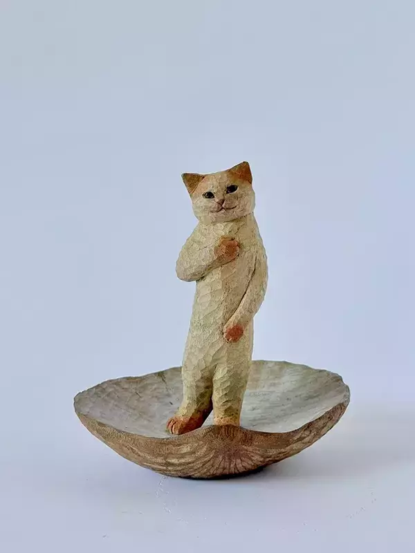 木彫り作品に「表情がいい…」　彫刻家が表現した『猫の女神』がたまらない可愛さ！