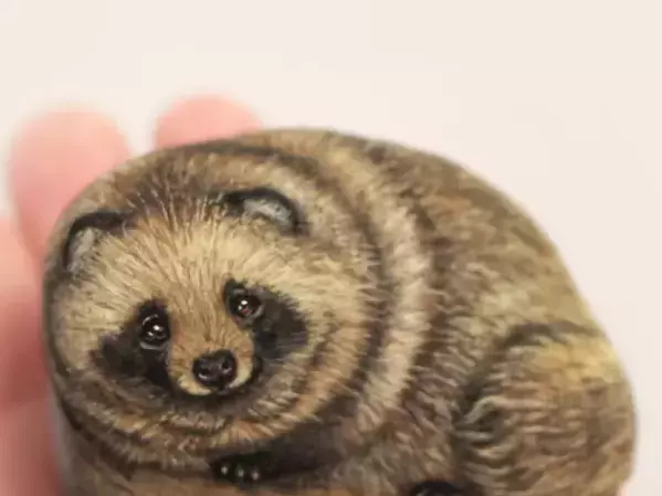 『タヌキ』の正体に驚き　下を見ると？「思わずなでたくなる」