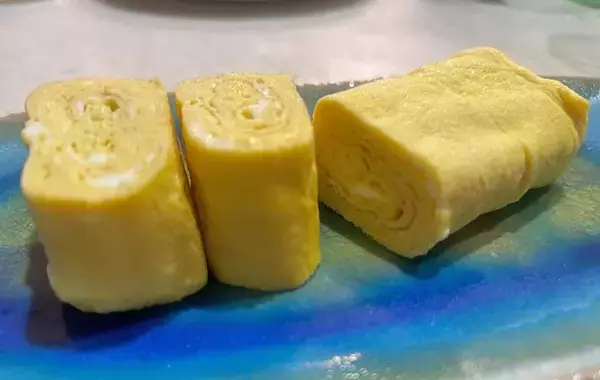 食べた娘が「いつもと違う！」　玉子焼きの味つけに、大さじ2杯入れたのは…？