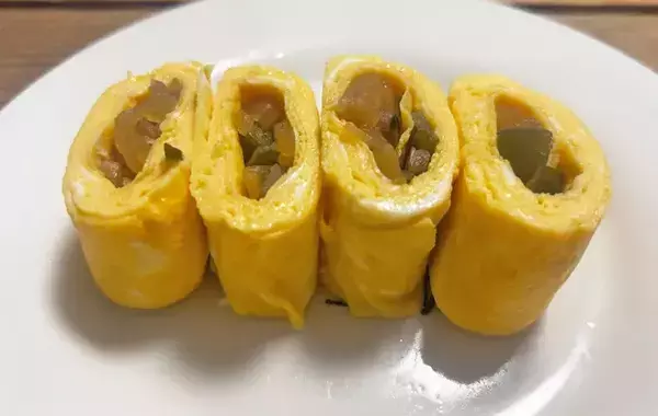 夫の茶碗がすぐ空っぽ！　ご飯が進む玉子焼きに『大さじ1杯』入れたのは…