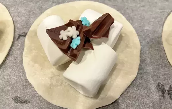 餃子の皮に材料2つをのせて？　できたものに「子供が大喜び」「あっという間になくなった」