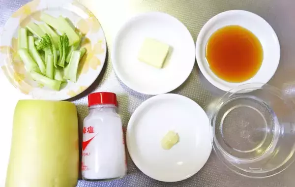 大根に格子状の切り込みを入れて…　できた一品に、夫が「これはおいしい！」と絶賛