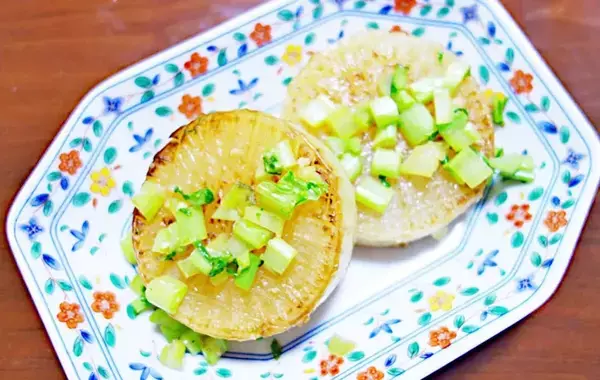 大根に格子状の切り込みを入れて…　できた一品に、夫が「これはおいしい！」と絶賛