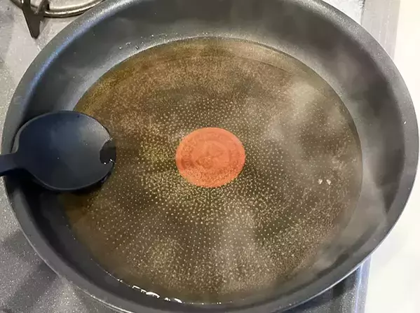 切り餅を『ごま油』でカリッと焼いたら…　できたものに「ウマすぎる！」と家族が大絶賛