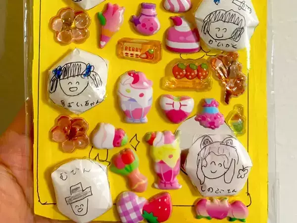 8歳娘が作ってくれた『シール』　よく見ると？「どの店で買えますか？」「笑いで苦しい」【鬼滅の刃】