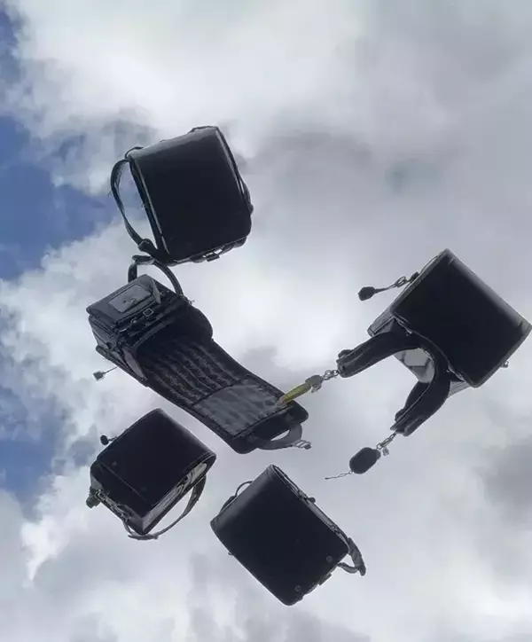 卒業式の日、小6息子が撮った1枚　写った光景に「これが令和の子供か」「なぜか涙が出てきた」