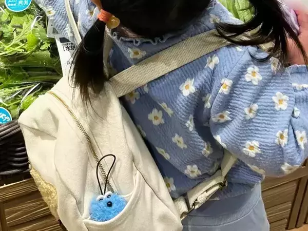 スーパーで野菜売り場を指さす2歳娘　その理由に「涙が出た」「カゴいっぱい買っちゃう」