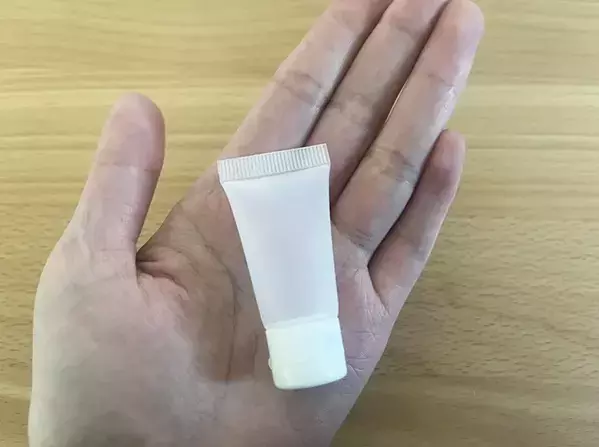 ハンドクリーム、持ち歩くのやめてた人へ　セリアの商品に詰め替えたら快適すぎ！