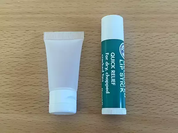 ハンドクリーム、持ち歩くのやめてた人へ　セリアの商品に詰め替えたら快適すぎ！