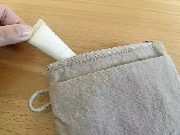 ハンドクリーム、持ち歩くのやめてた人へ　セリアの商品に詰め替えたら快適すぎ！