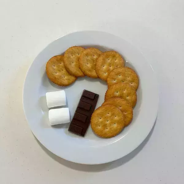 たった『20秒』加熱するだけ！　クラッカーの意外な食べ方に「沼った」「子供も喜ぶ」