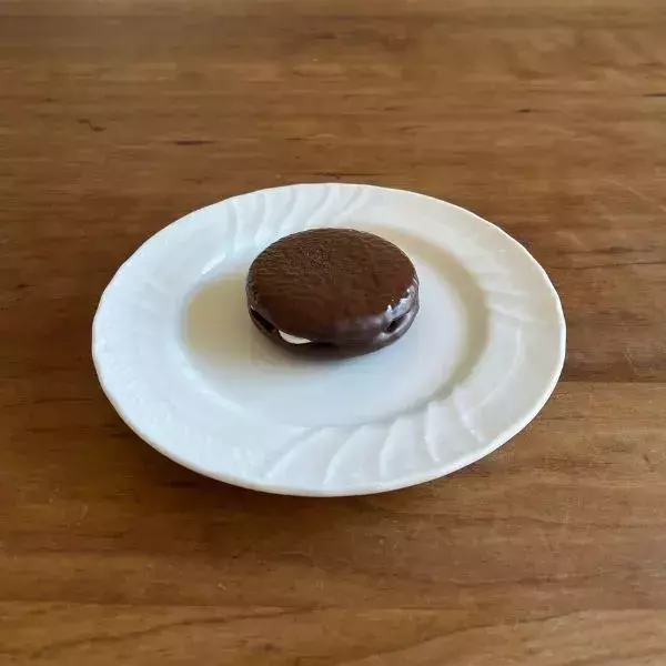 たった『20秒』加熱するだけ！　クラッカーの意外な食べ方に「沼った」「子供も喜ぶ」