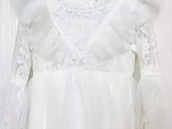 「絶対にそれ着て外出るなよ」　4歳娘の『真っ白なワンピース』に、家族が苦笑い