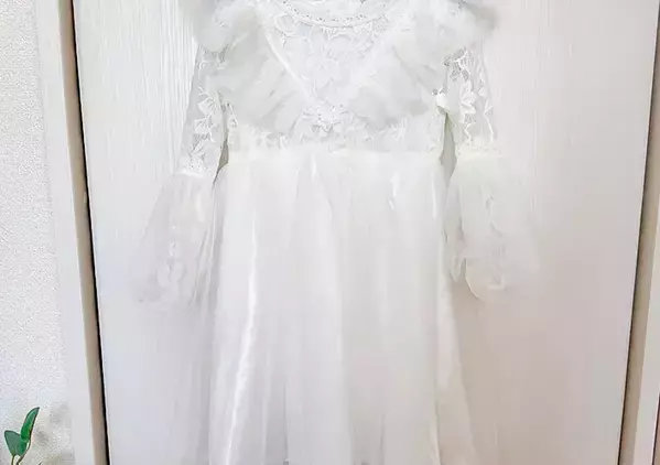 「絶対にそれ着て外出るなよ」　4歳娘の『真っ白なワンピース』に、家族が苦笑い