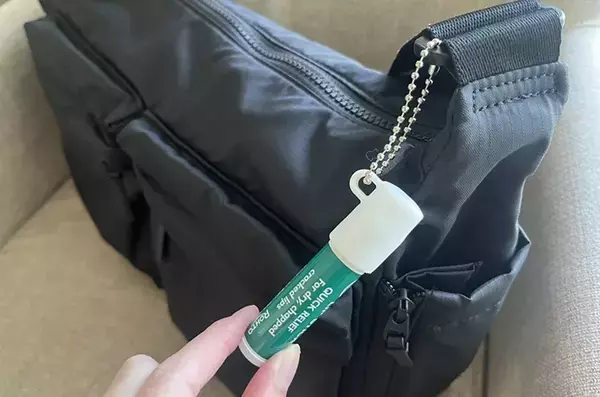 バッグの中で消えるリップ問題　セリアの便利グッズを使ってみたら…想像以上に快適！