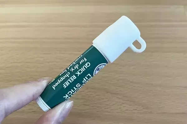 バッグの中で消えるリップ問題　セリアの便利グッズを使ってみたら…想像以上に快適！