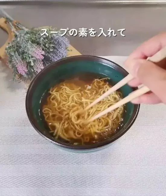 「もう鍋で作りません」　袋麺の調理法に「洗い物が減った」「天才すぎる」