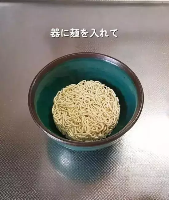 「もう鍋で作りません」　袋麺の調理法に「洗い物が減った」「天才すぎる」