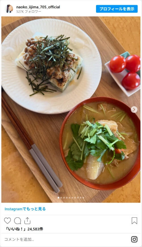 餅の上にのせたのは？　飯島直子のレシピに「昼はコレで決まり！」「食べたくなった」