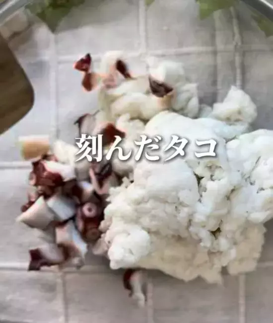 はんぺんを潰してタコと混ぜると？　完成品に「それにしか見えない」「発想がすごい」