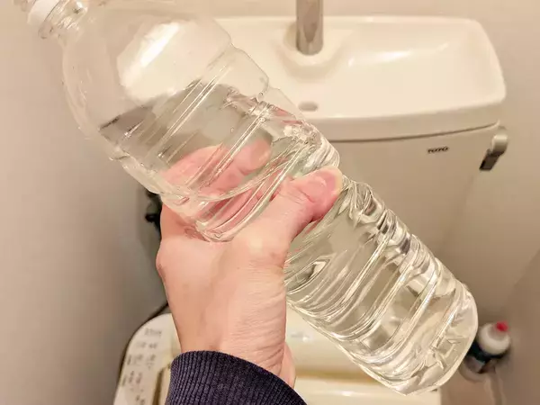 トイレタンクにペットボトルを入れると節約になる？　TOTOが回答