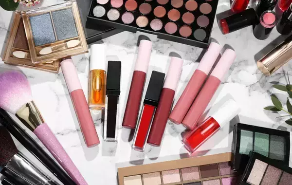 「細長い物をしまう時は…」　収納のプロが使っているアイテムに「その手があったか」