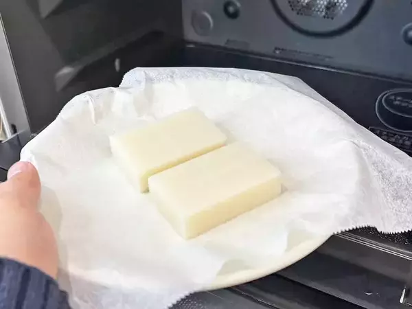 「全然くっつかない」「洗うのラク！」　餅がべたつかずにレンチンする方法