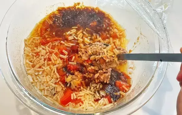 カレーの鍋、洗いたくない！　ハウス食品のアイデアに「なんて時短」「コクも出た」