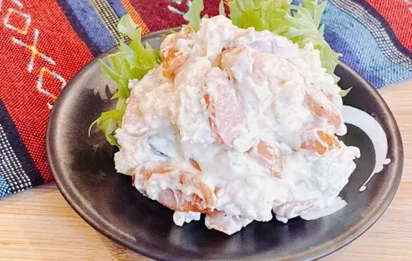 炒めたウインナーを入れるだけ！　丸大食品の背徳ポテサラに「皿からすぐ消えた！」